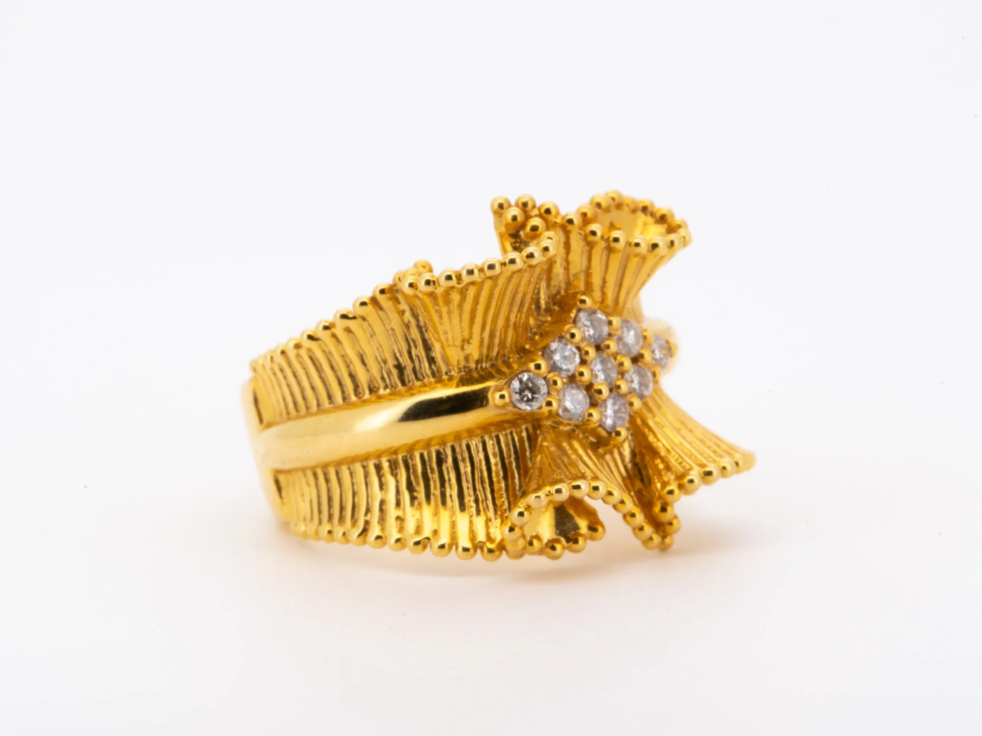 Heavy 18K Gold Ring with Ribbon Design and Diamonds 10.18g R6737