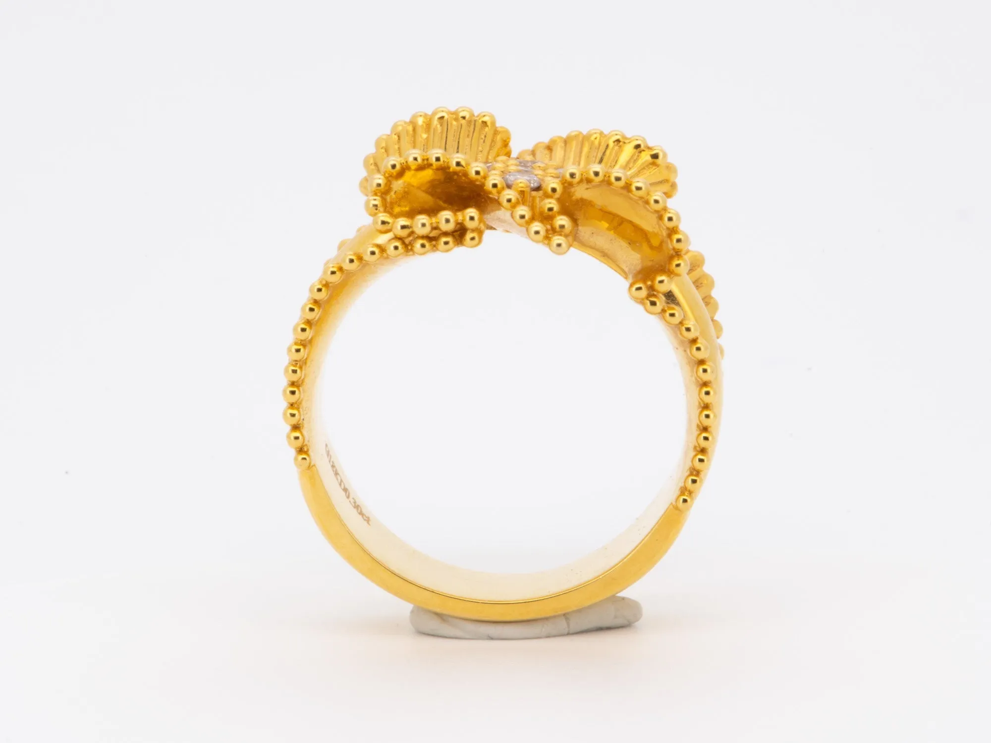 Heavy 18K Gold Ring with Ribbon Design and Diamonds 10.18g R6737