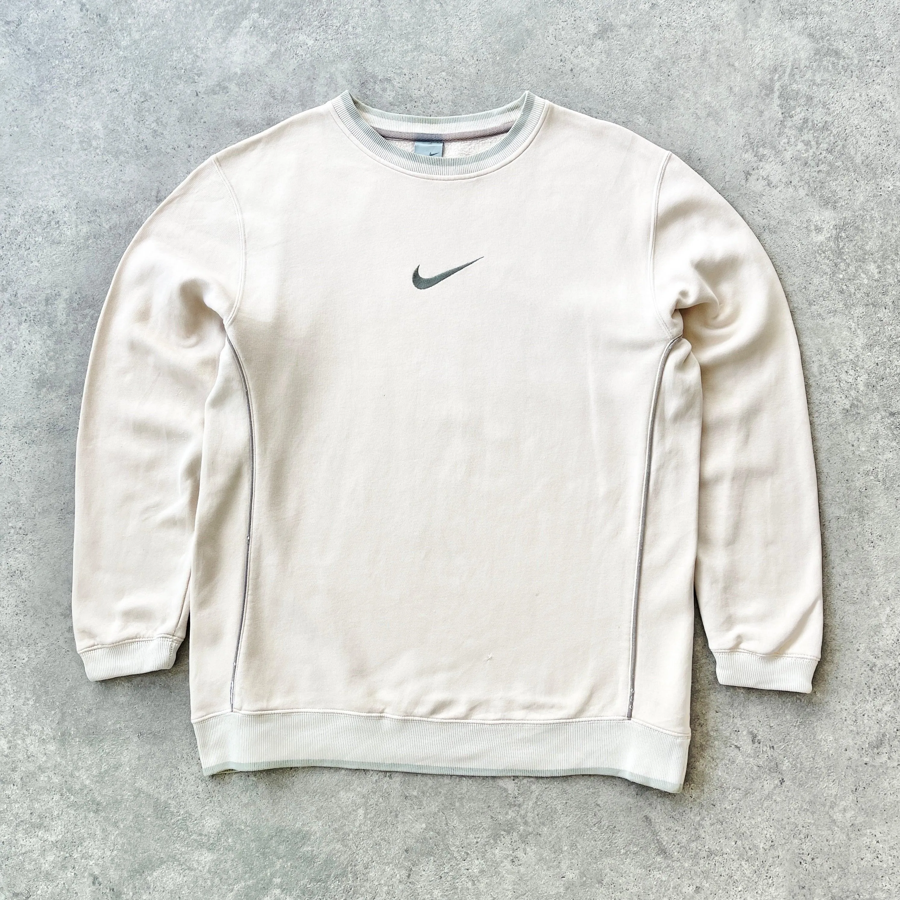 Nike RARE 2000s heavyweight embroidered sweatshirt (L)