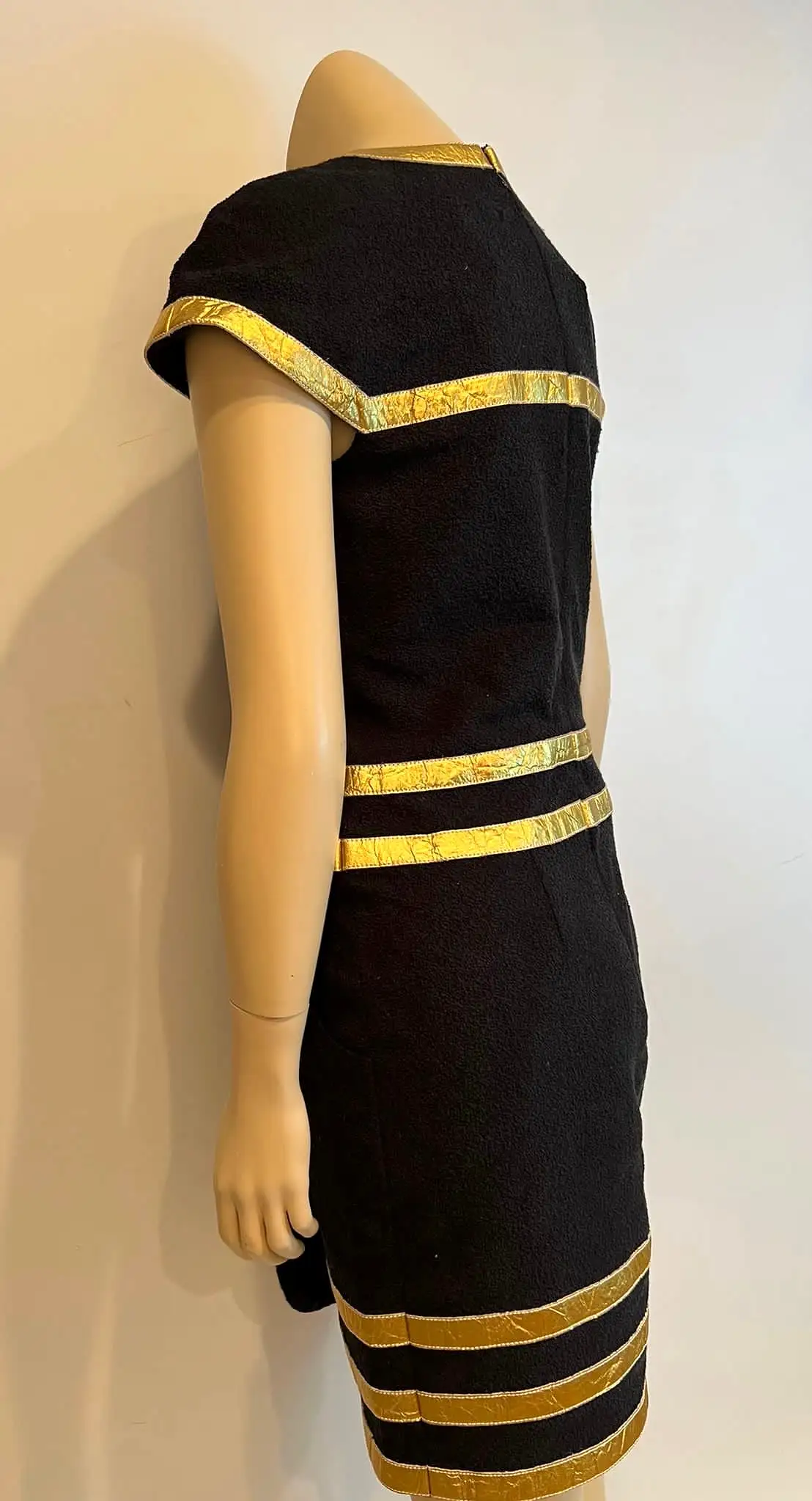 NWT Chanel 19A 2019 Fall Paris Egypt Runway Black Gold Leather Trim Dress FR 34 US 4