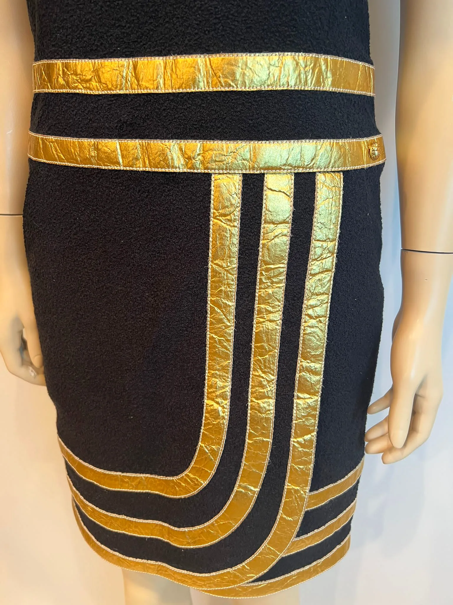 NWT Chanel 19A 2019 Fall Paris Egypt Runway Black Gold Leather Trim Dress FR 34 US 4