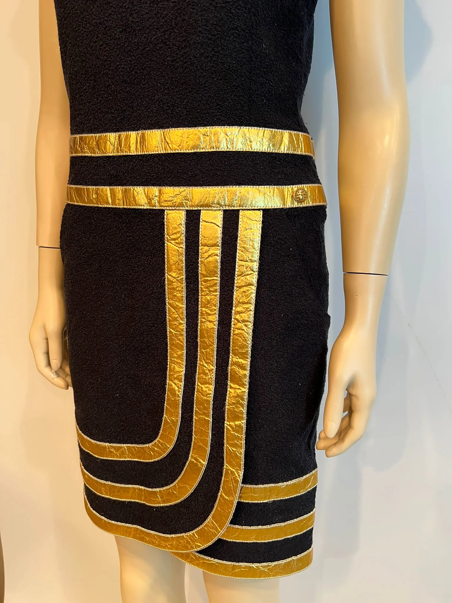 NWT Chanel 19A 2019 Fall Paris Egypt Runway Black Gold Leather Trim Dress FR 34 US 4