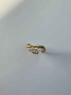 Ring 18 karat gold with pear diamond