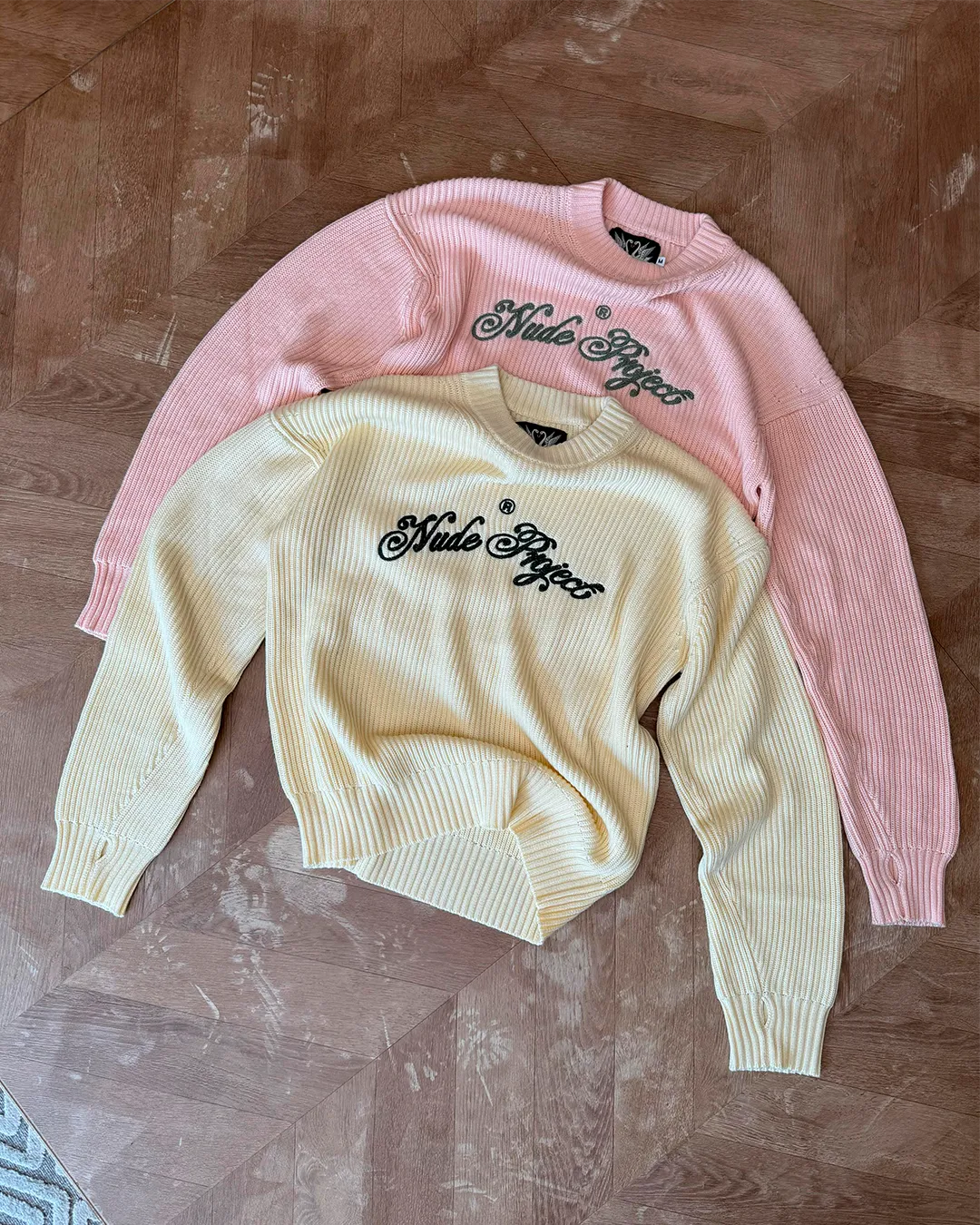 SCRIPT SWEATER PINK